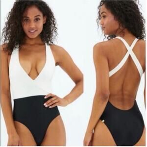 Summersalt "The Deep Dive" one-piece swimsuit in black and white size 6